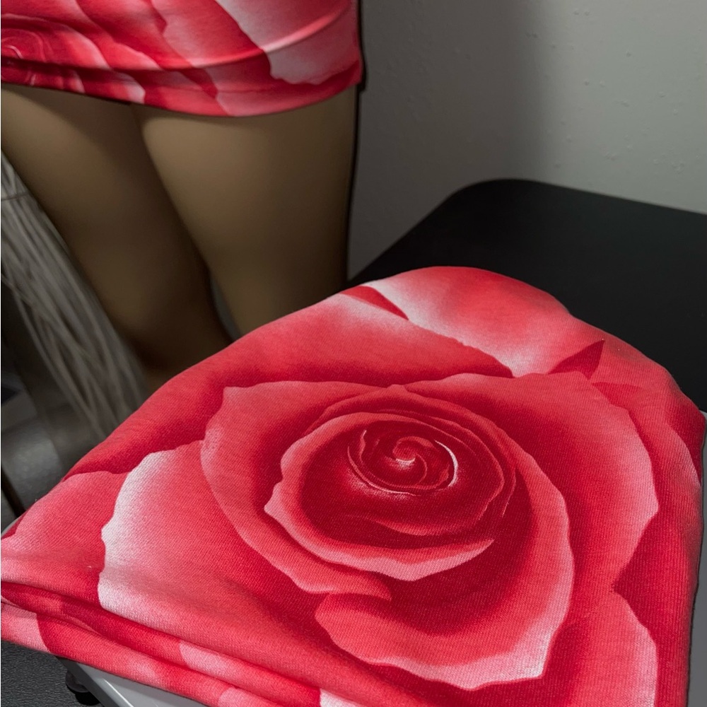 Vibrant Red Rose Pattern Skirt